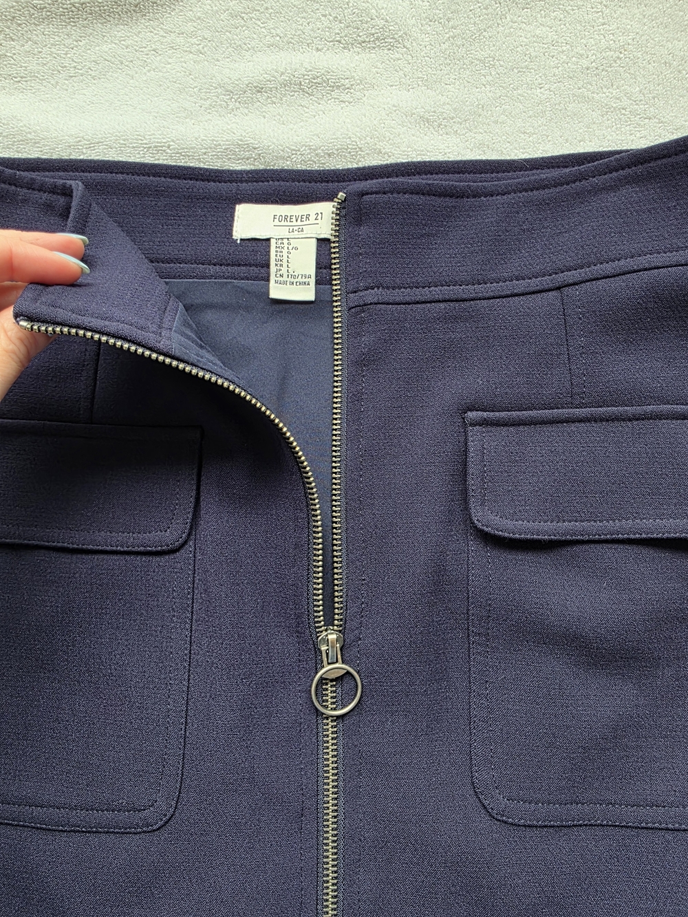 Forever 21 Navy Zip Front Mini Skirt Size Large Fully Lined Stretch Pockets - Picture 3 of 10